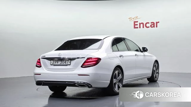 Mercedes-Benz E-Class W213 2019 Белый из Кореи