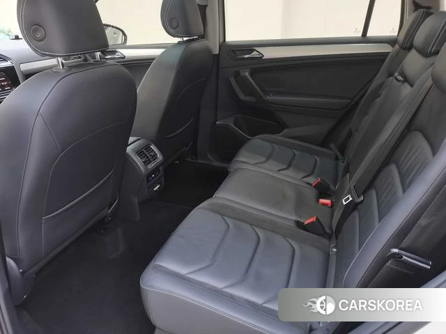 Volkswagen Tiguan L 2019 Серебристо-серый из Китая