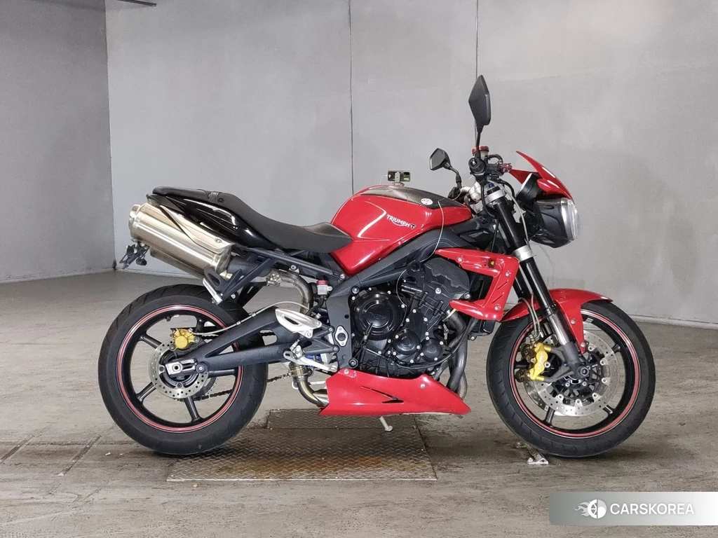 Проданный Triumph STREET TRIPLE R 2012 из Японии