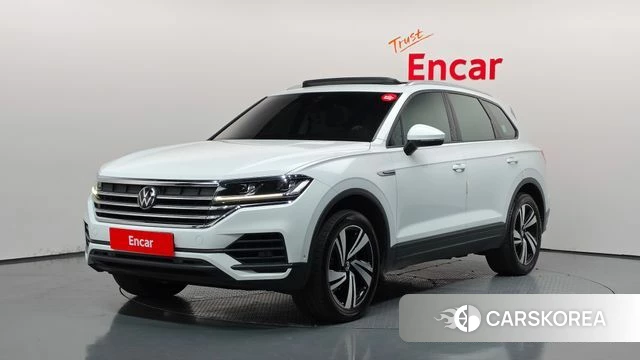 Volkswagen Touareg 3rd generation 2021 Белый из Кореи