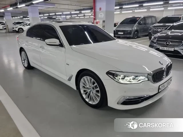 BMW 5 Series (G30) 2018 Белый из Кореи