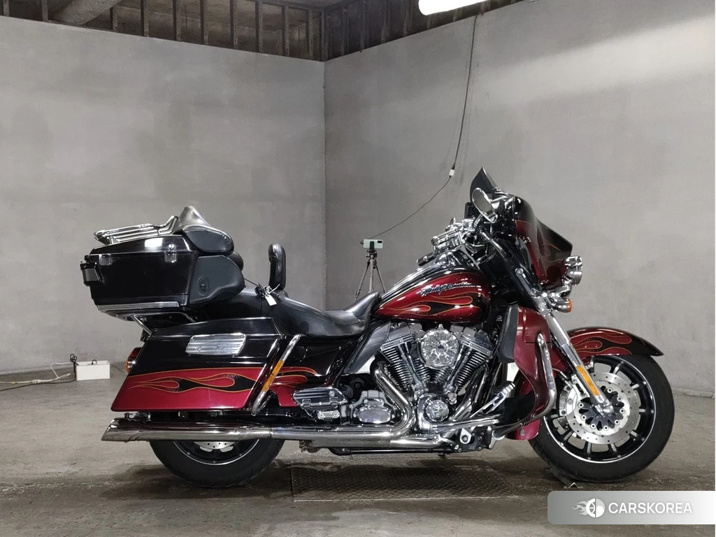 Проданный Harley-Davidson Electra Glide FLHTCUSE1800 CVO 2011 из Японии, фото 2