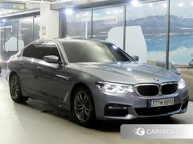 BMW 5 Series (G30) 2018 Серебристо-серый из Кореи