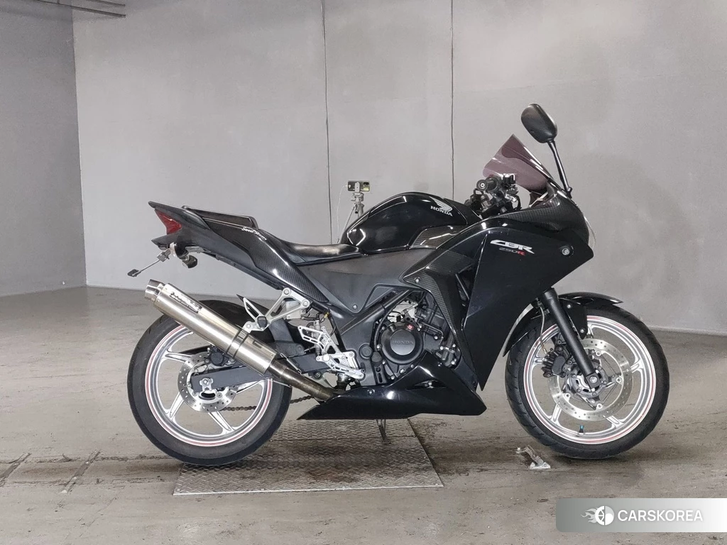 Проданный Honda CBR250R id 4061325 из Японии, фото 2