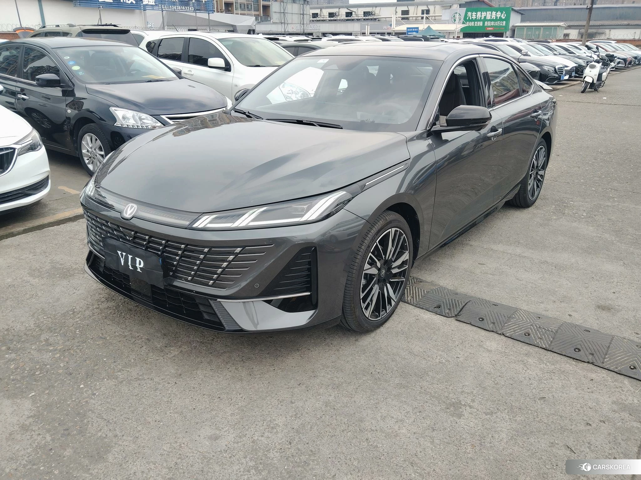 Chang'an Yidong 2025 Темно-серый из Китая