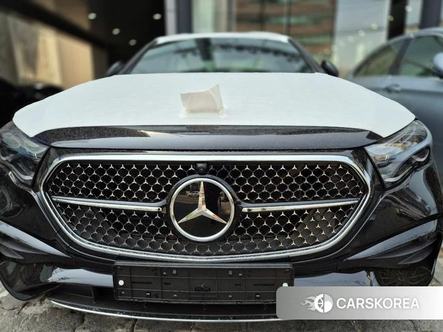 Mercedes-Benz E-Class W214 2026 Черный двухцветный из Кореи