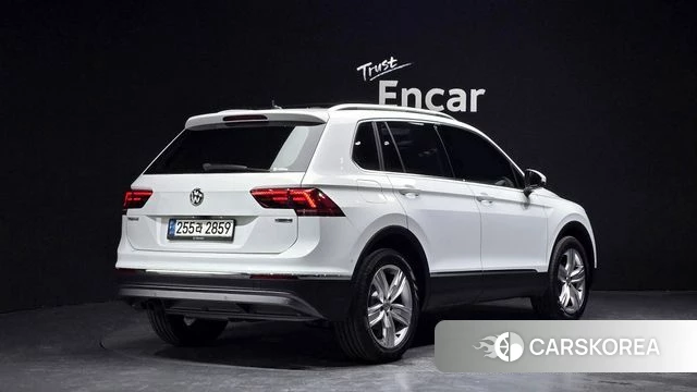 Volkswagen Tiguan second Generation 2020 Белый из Кореи