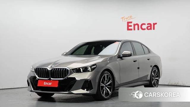 BMW 5 Series (G60) 2025 Серебристо-серый из Кореи