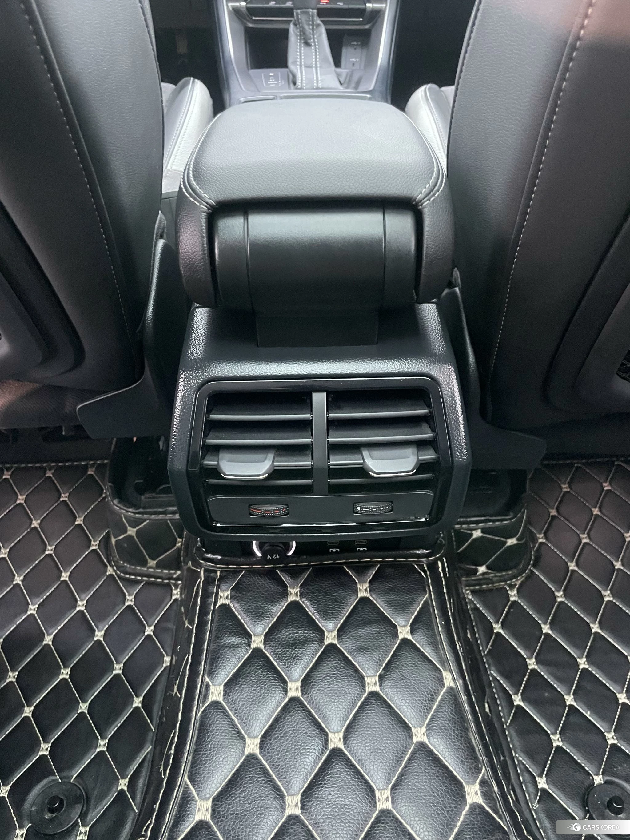Audi Q3 2021 Белый из Китая