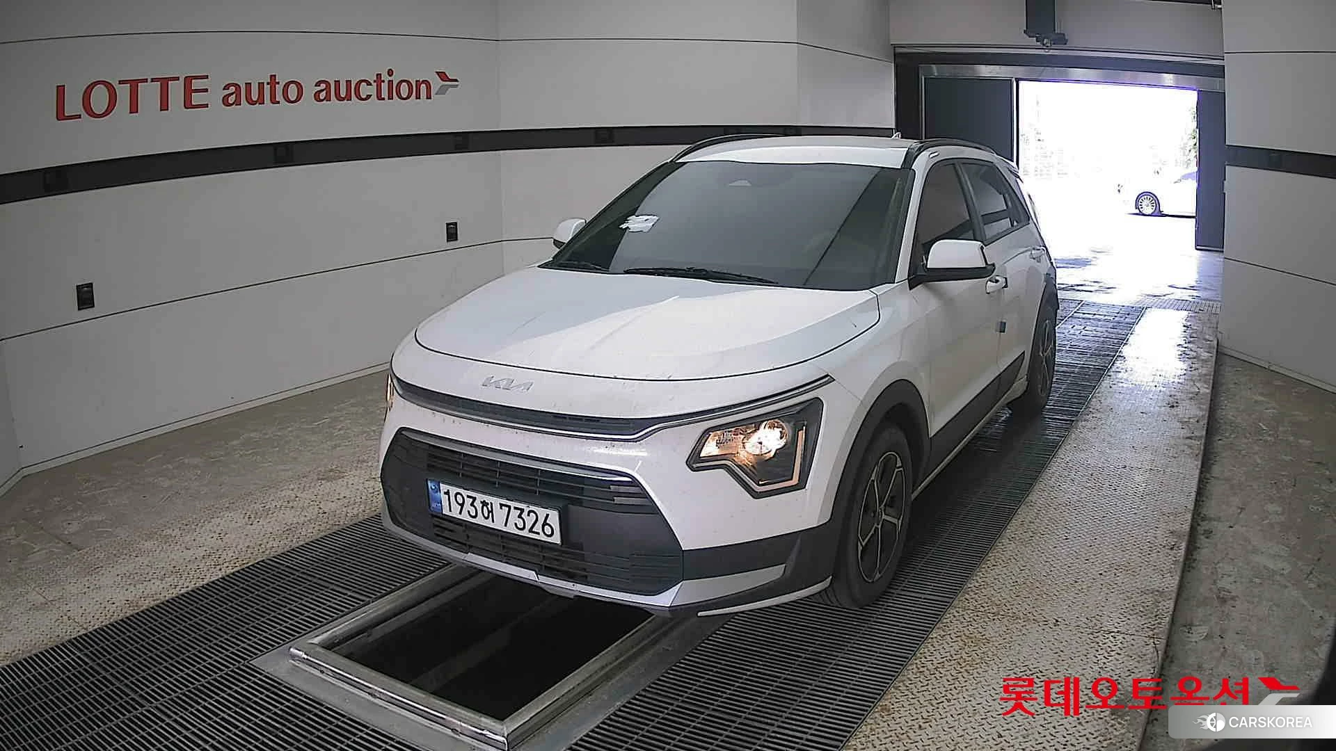 Kia Niro Hybrid 2024 Snow White Pearl (optional) из Кореи