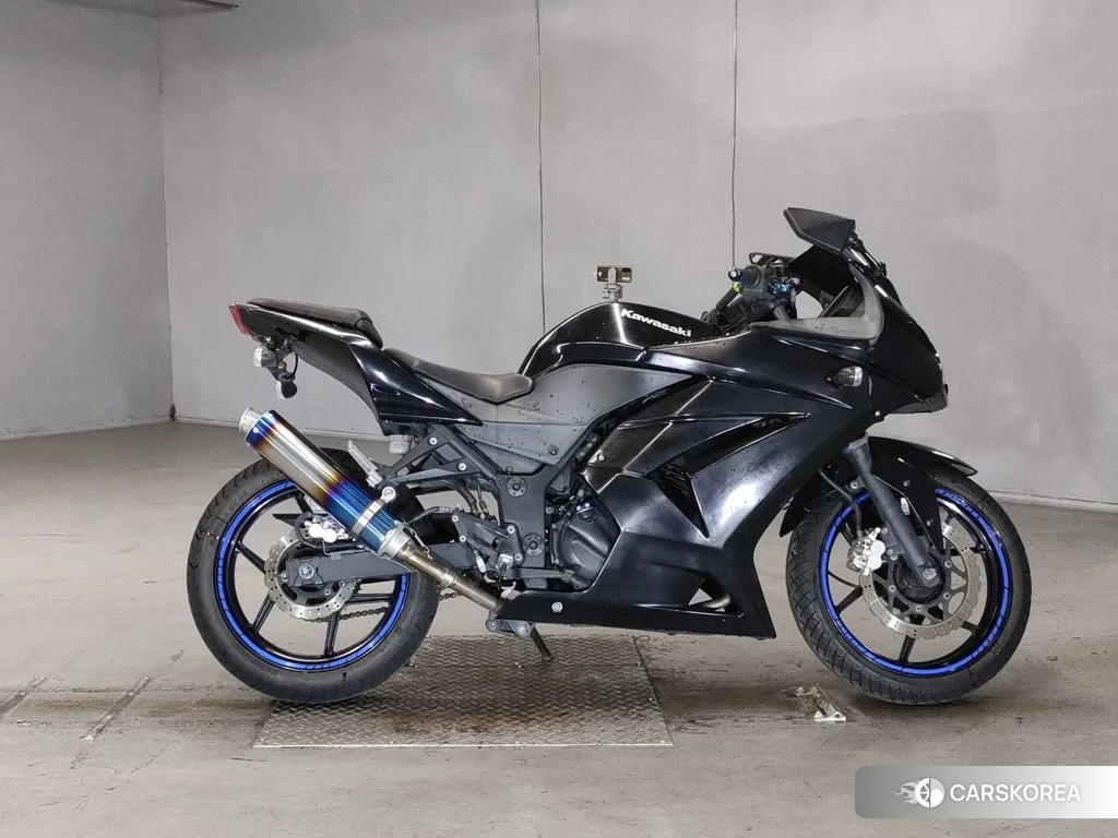 Проданный Kawasaki NINJA 250R 2010 из Японии