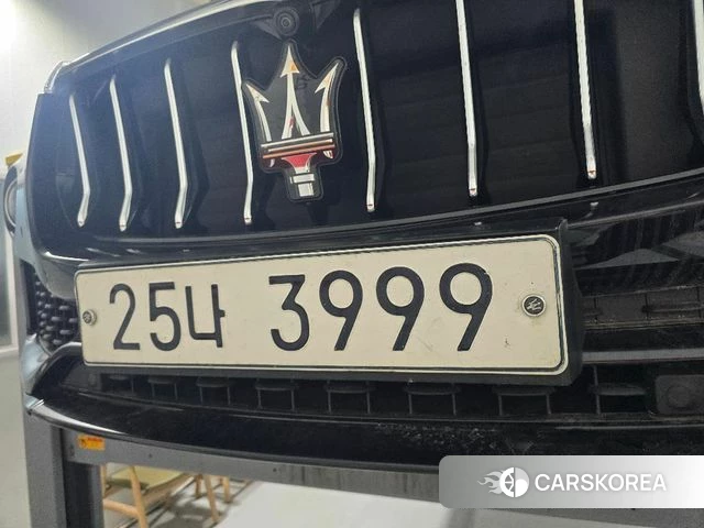 Maserati Levante 2018 Черный из Кореи