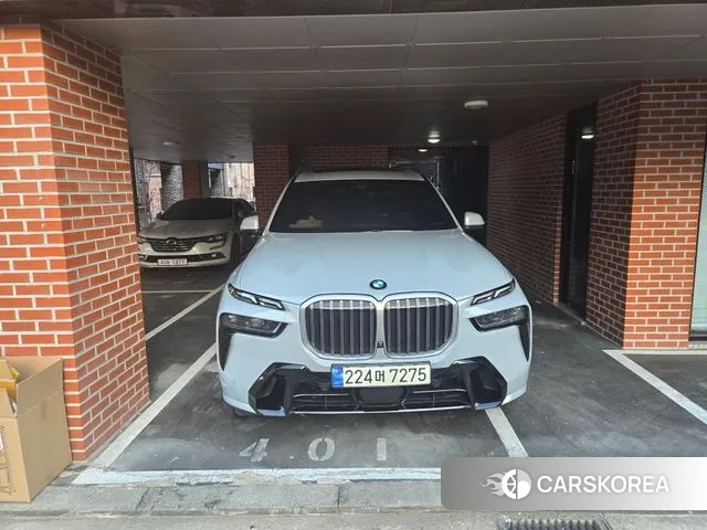 BMW X7 (G07) 2023 Серебристо-серый из Кореи