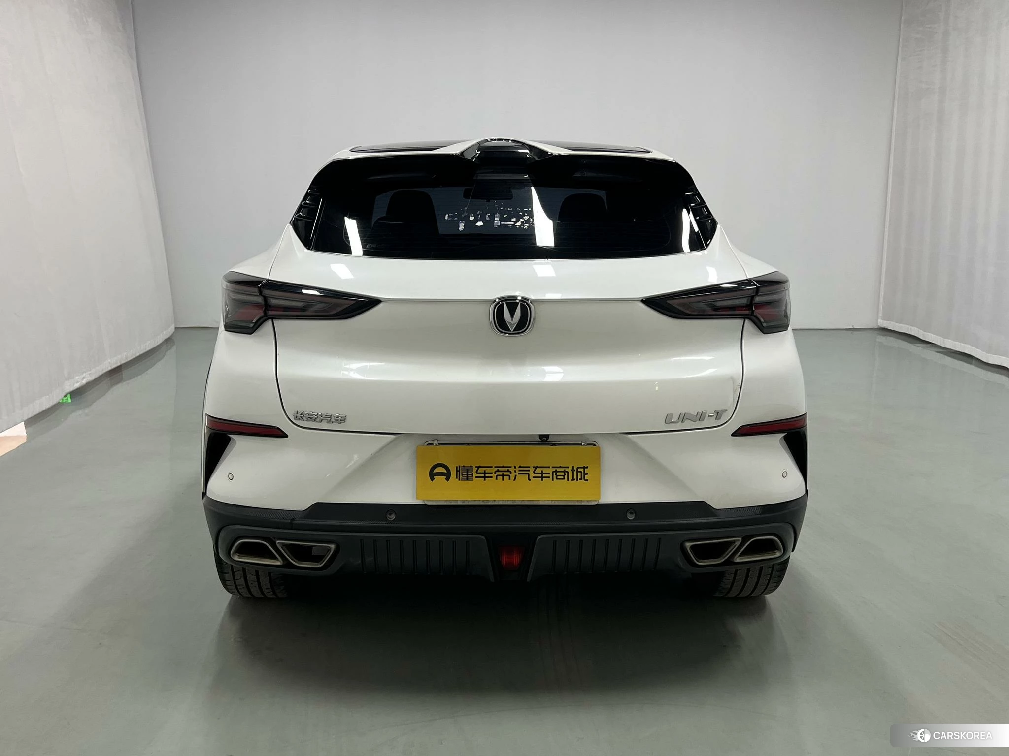 Chang'an UNI-T 2021 Белый из Китая
