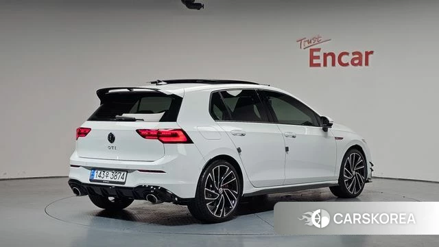 Volkswagen Golf 8th Generation 2024 Белый из Кореи