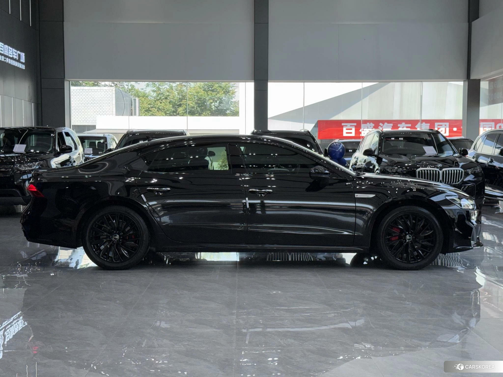 Audi A7L 2023 Черный из Китая