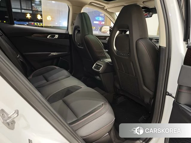 Lynk 01 2019 Белый из Китая