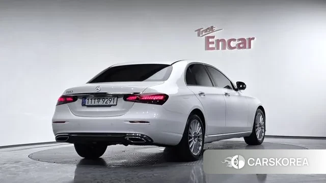 Mercedes-Benz E-Class W213 2022 Белый из Кореи