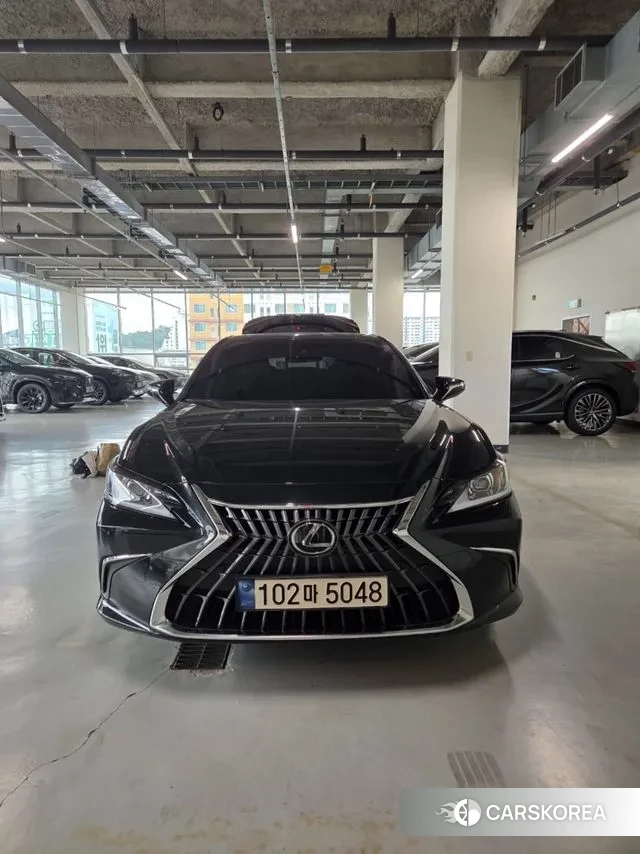 Lexus ES300h 7th generation 2024 Черный из Кореи