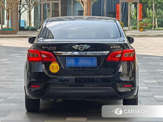 Nissan Xuan Yi 2023 Черный из Китая