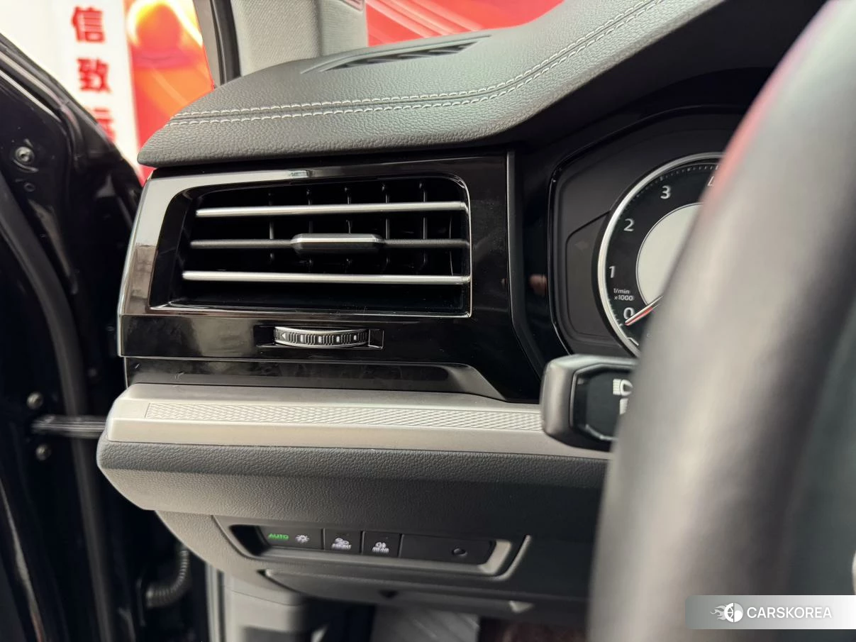 Volkswagen Touareg 2020 Черный из Китая