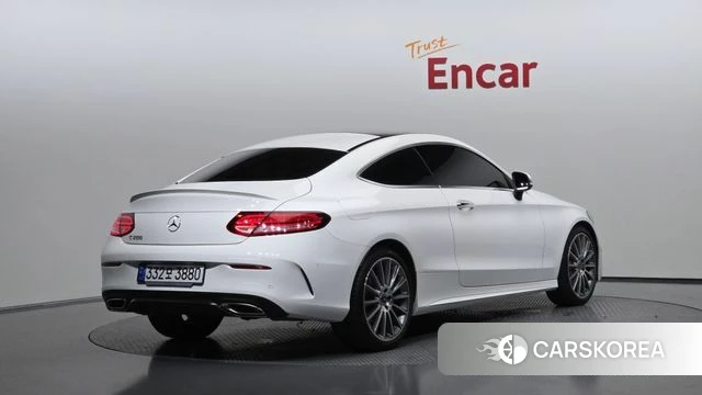 Mercedes-Benz C-Class W205 2023 Белый из Кореи