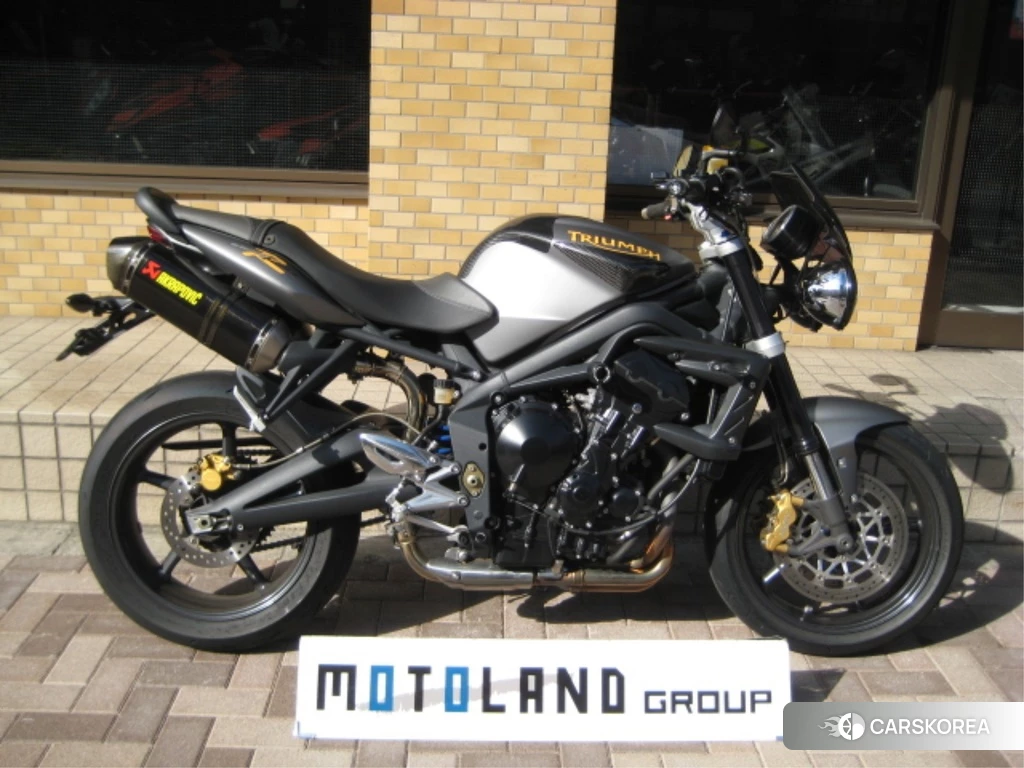 Проданный Triumph STREET TRIPLE 2010 из Японии