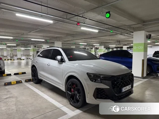 Audi RSQ8 (4M) 2025 Черный из Кореи
