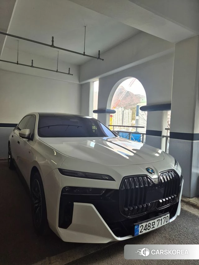 BMW 7 Series (G70) 2024 Белый из Кореи