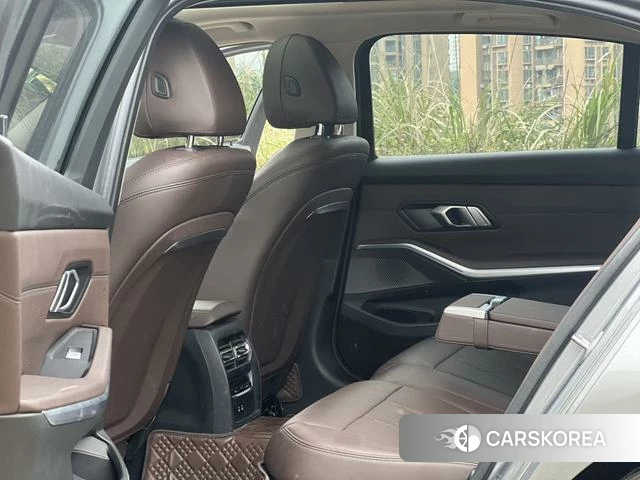 BMW 3 series 2024 Серебристо-серый из Китая