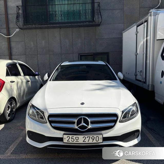 Mercedes-Benz E-Class W213 2018 Белый из Кореи