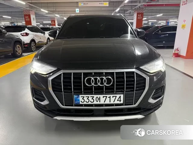 Audi Q3 (F3) 2020 Черный из Кореи
