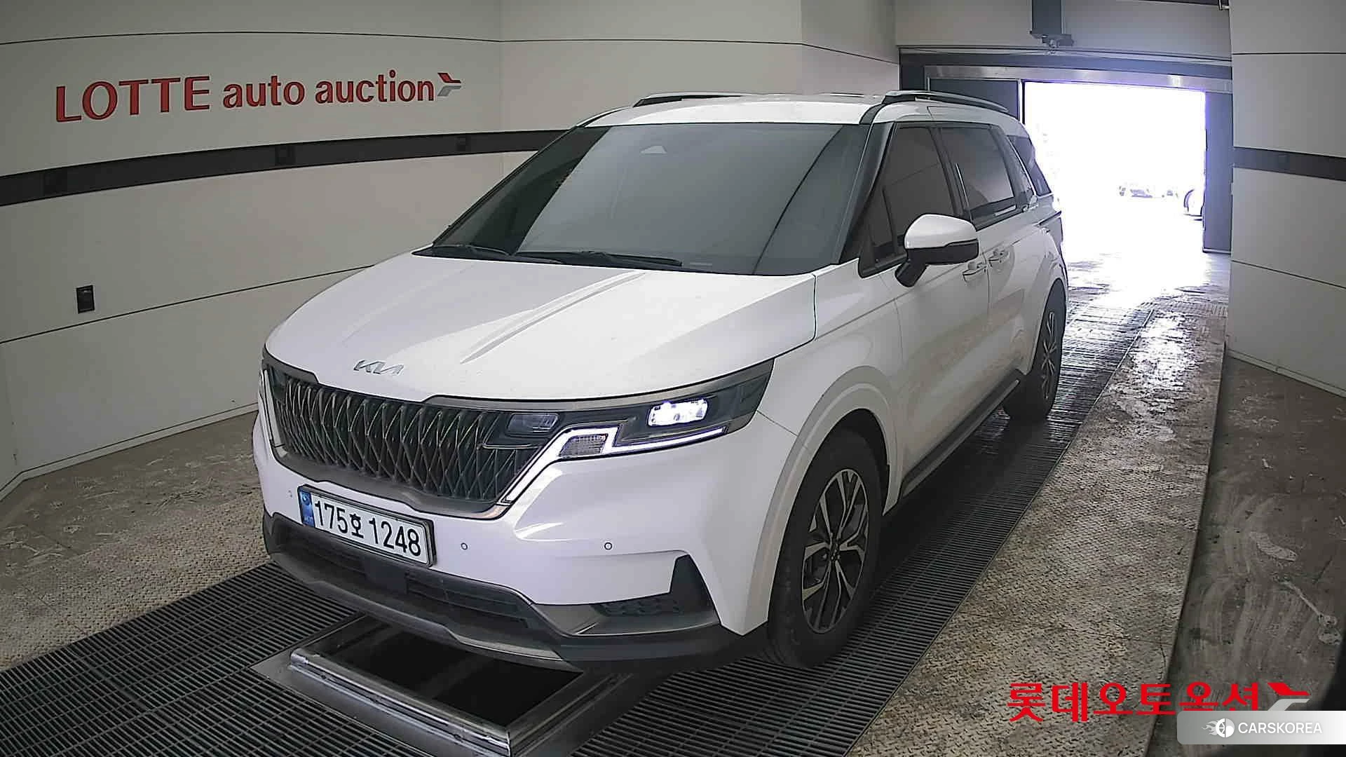 Kia Carnival 2023 Белый из Кореи