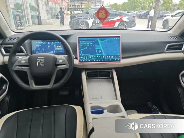 BYD Yuan UP 2026 Белый из Китая