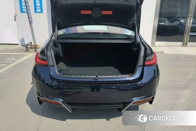 BMW i3 2025 Черный из Китая