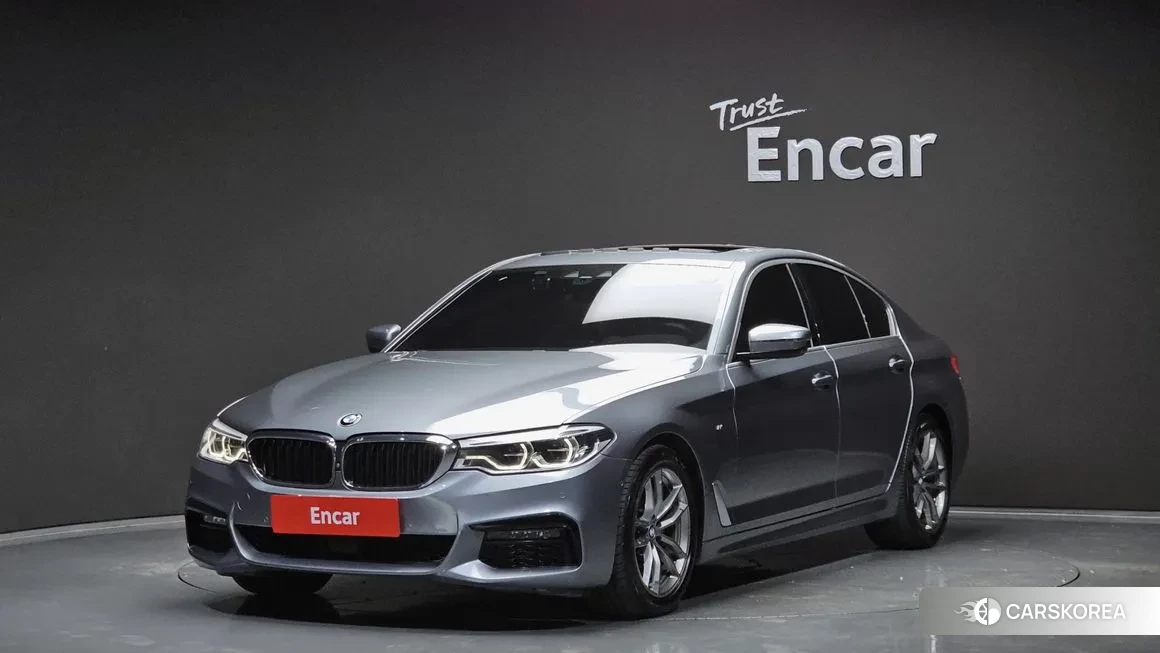 BMW 5 Series (G30) 2019 Серебристо-серый из Кореи