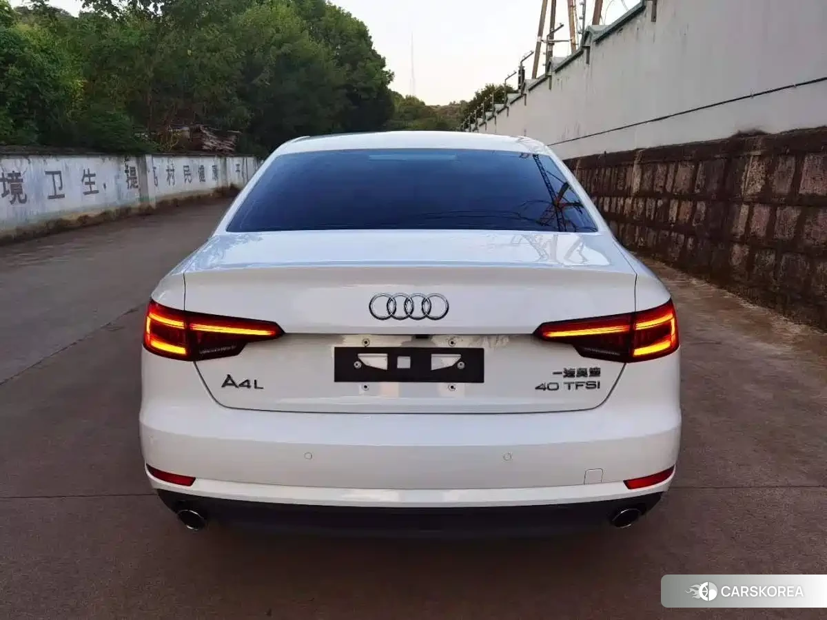 Audi A4L 2018 Белый из Китая