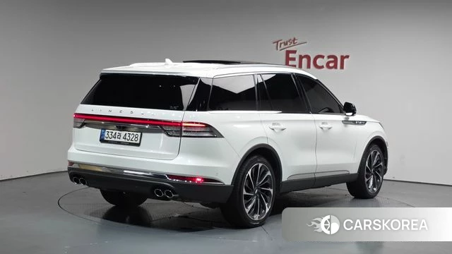 Lincoln Aviator 2nd generation 2022 Белый из Кореи