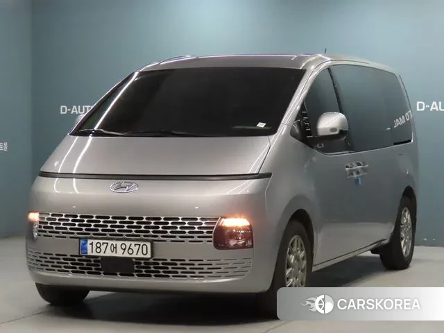 Hyundai Staria 2023 Серебряный из Кореи