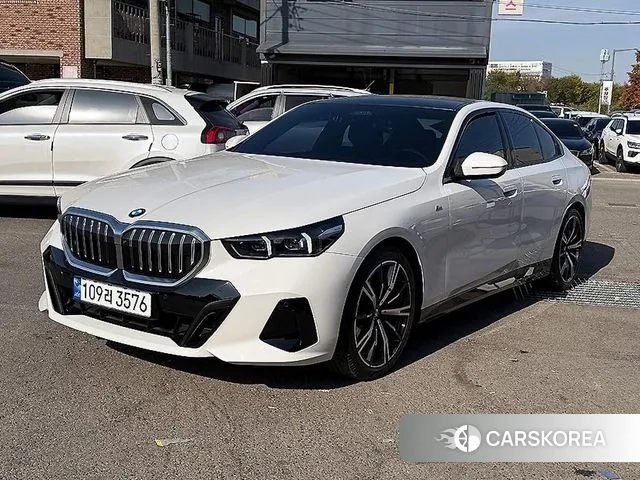 BMW 5 Series (G60) 2023 Белый из Кореи