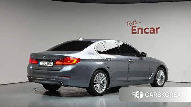 BMW 5 Series (G30) 2018 Серебристо-серый из Кореи