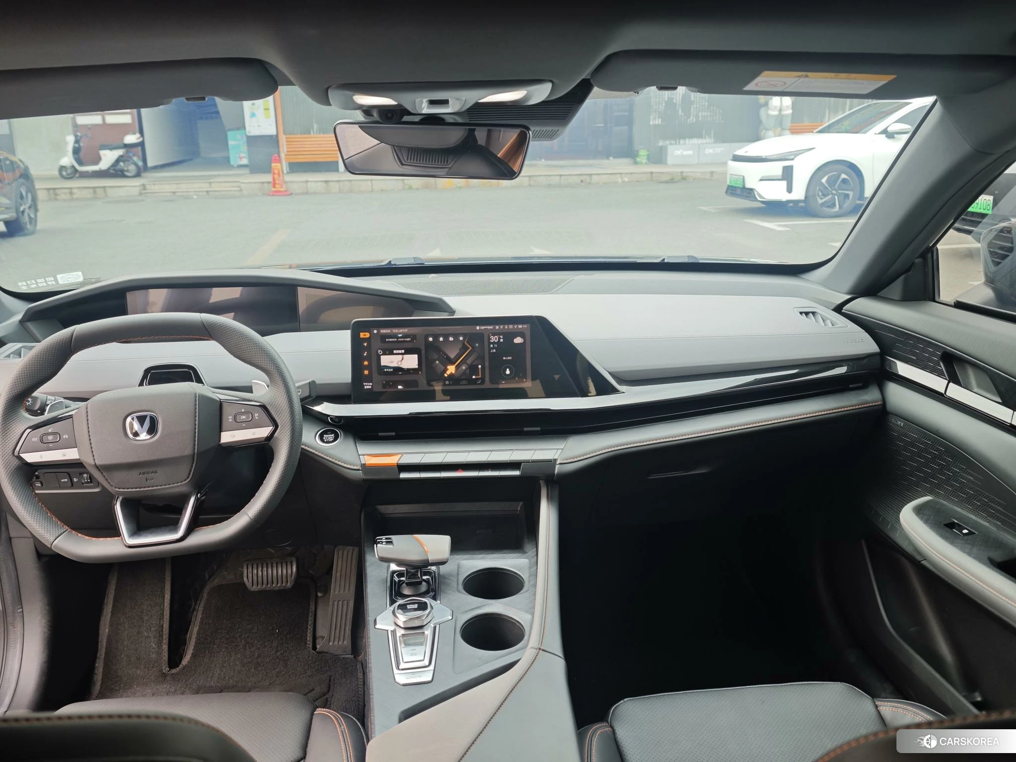 Chang'an UNI-V 2022 Темно-серый из Китая