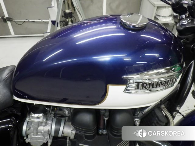 Проданный Triumph BONNEVILLE SE 2010 из Японии