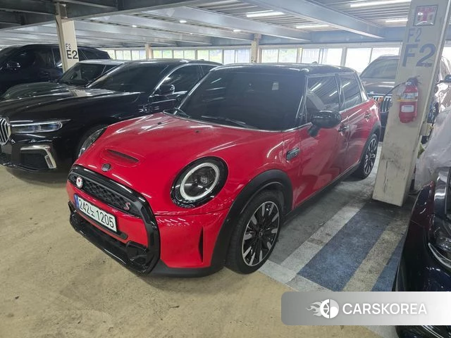 Mini Cooper S 2023 Красный из Кореи