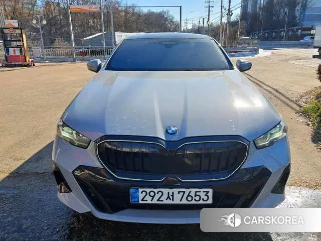 BMW 5 Series (G60) 2025 Серебряный из Кореи