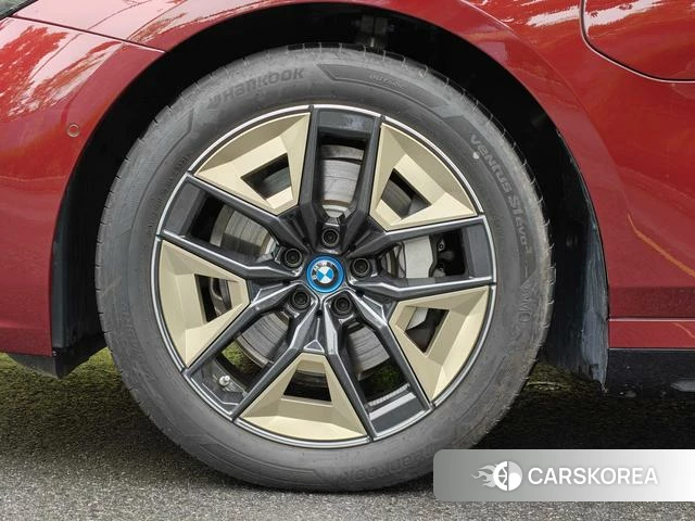BMW i5 2024 Красный из Китая