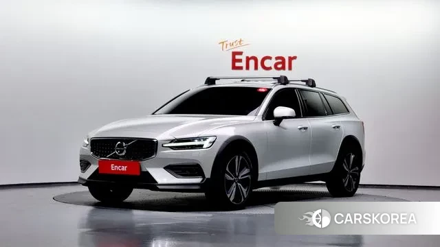 Volvo V60 Cross-Country 2nd Generation 2021 Серебристо-серый из Кореи