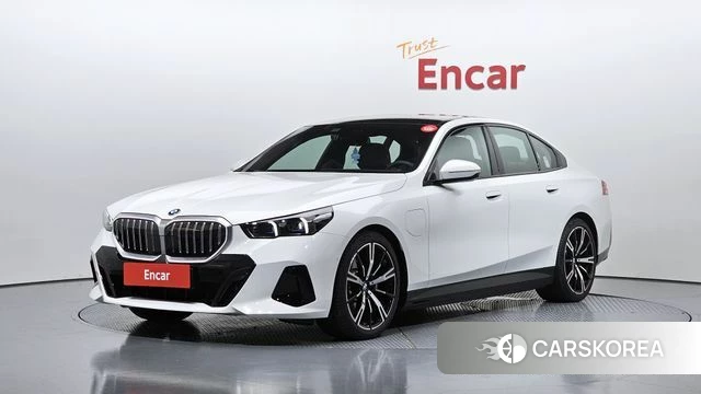 BMW 5 Series (G60) 2026 Белый из Кореи
