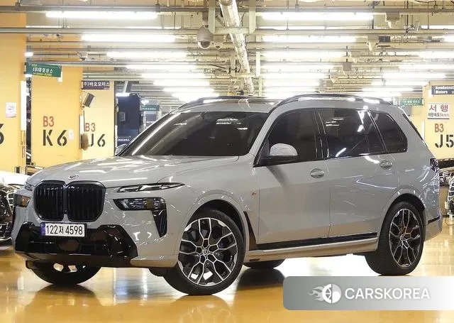 BMW X7 (G07) 2024 Серебристо-серый из Кореи