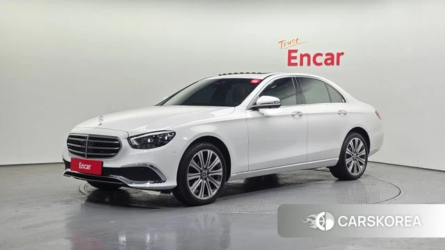 Mercedes-Benz E-Class W213 2023 Белый из Кореи